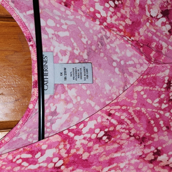 Catherine's sleeveless hankerchief dress - Picture 2 of 5